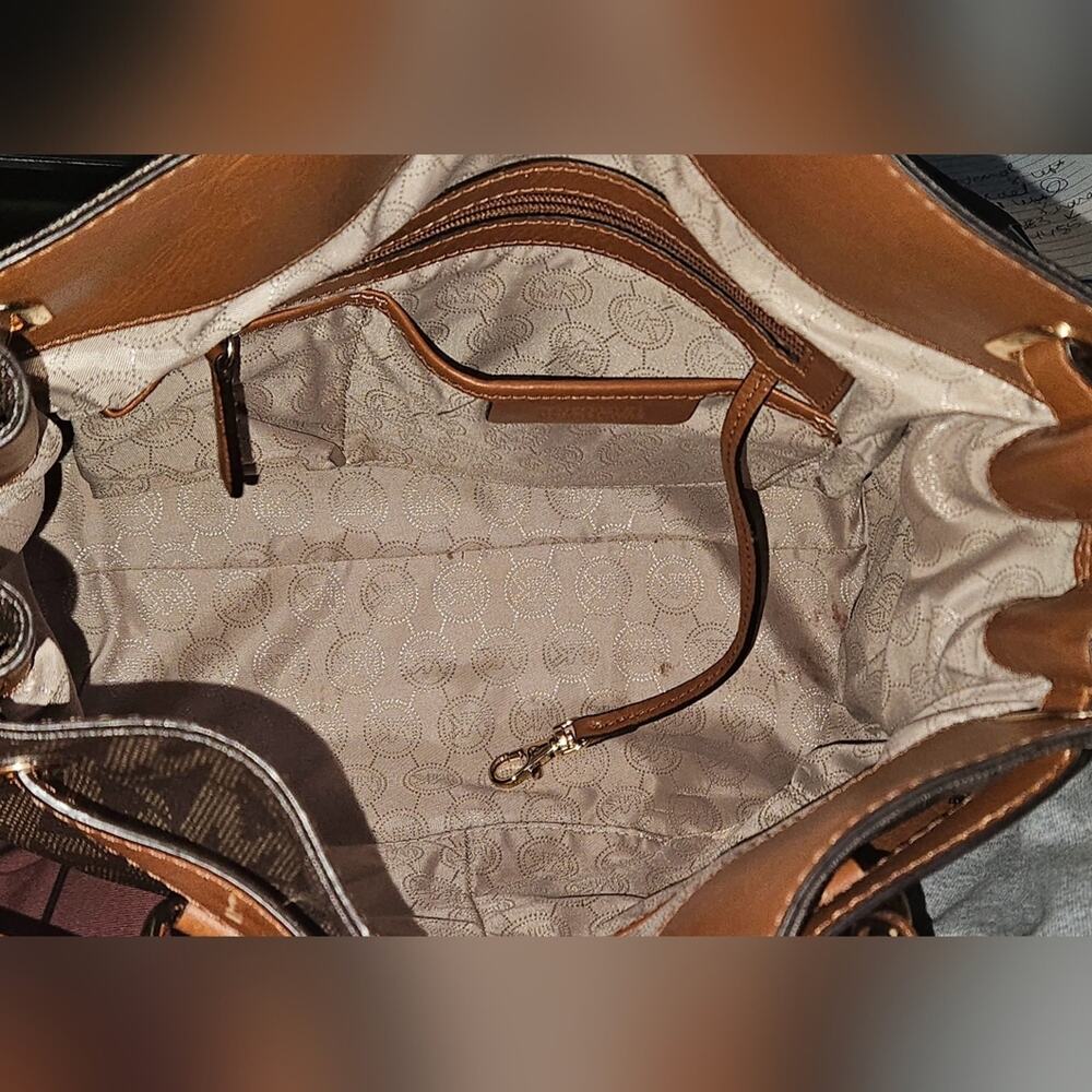 Michael Kors Hamilton Signature Tote - Picture 7 of 8